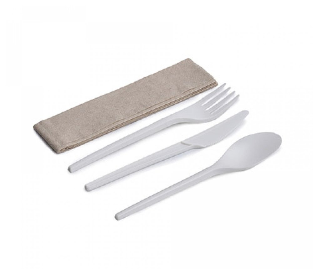 Couverts jetables couteau fourchette cuillère et serviettes